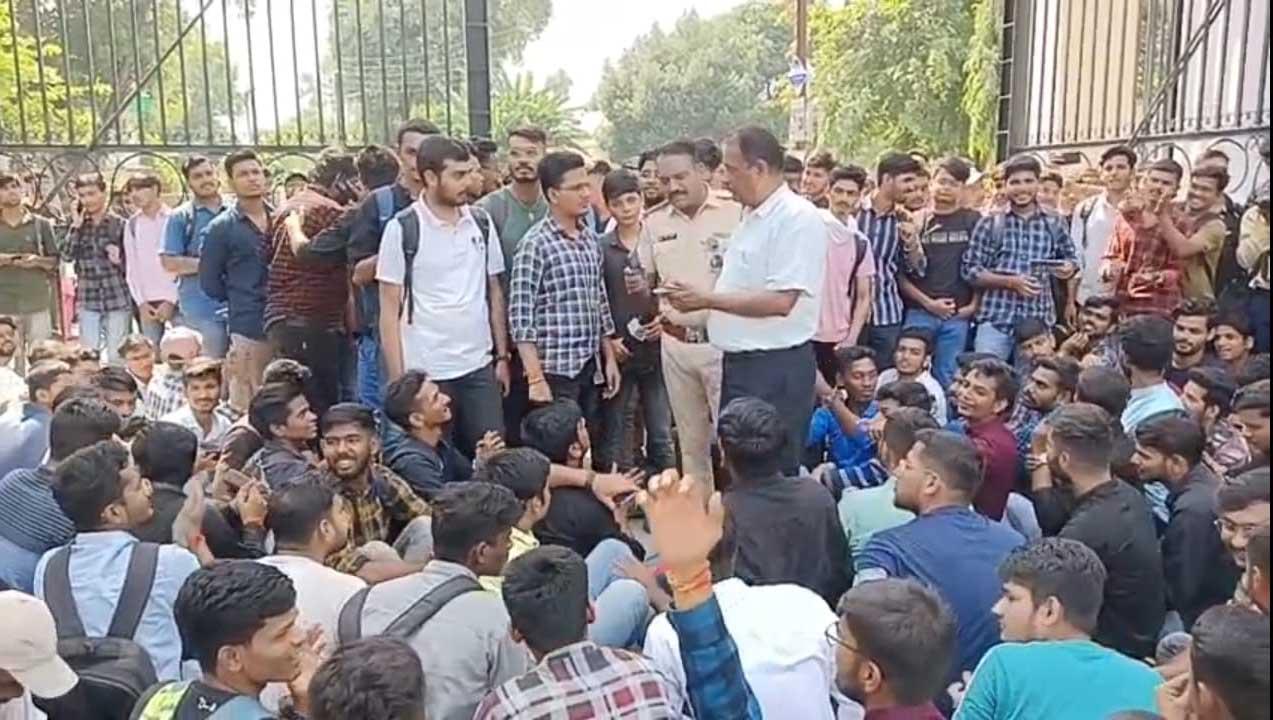 Jabalpur News : इंटर्नशिप और प्लेसमेंट्स को लेकर इंजीनियरिंग कॉलेज में छात्रों ने किया हंगामा, लगाए आरोप