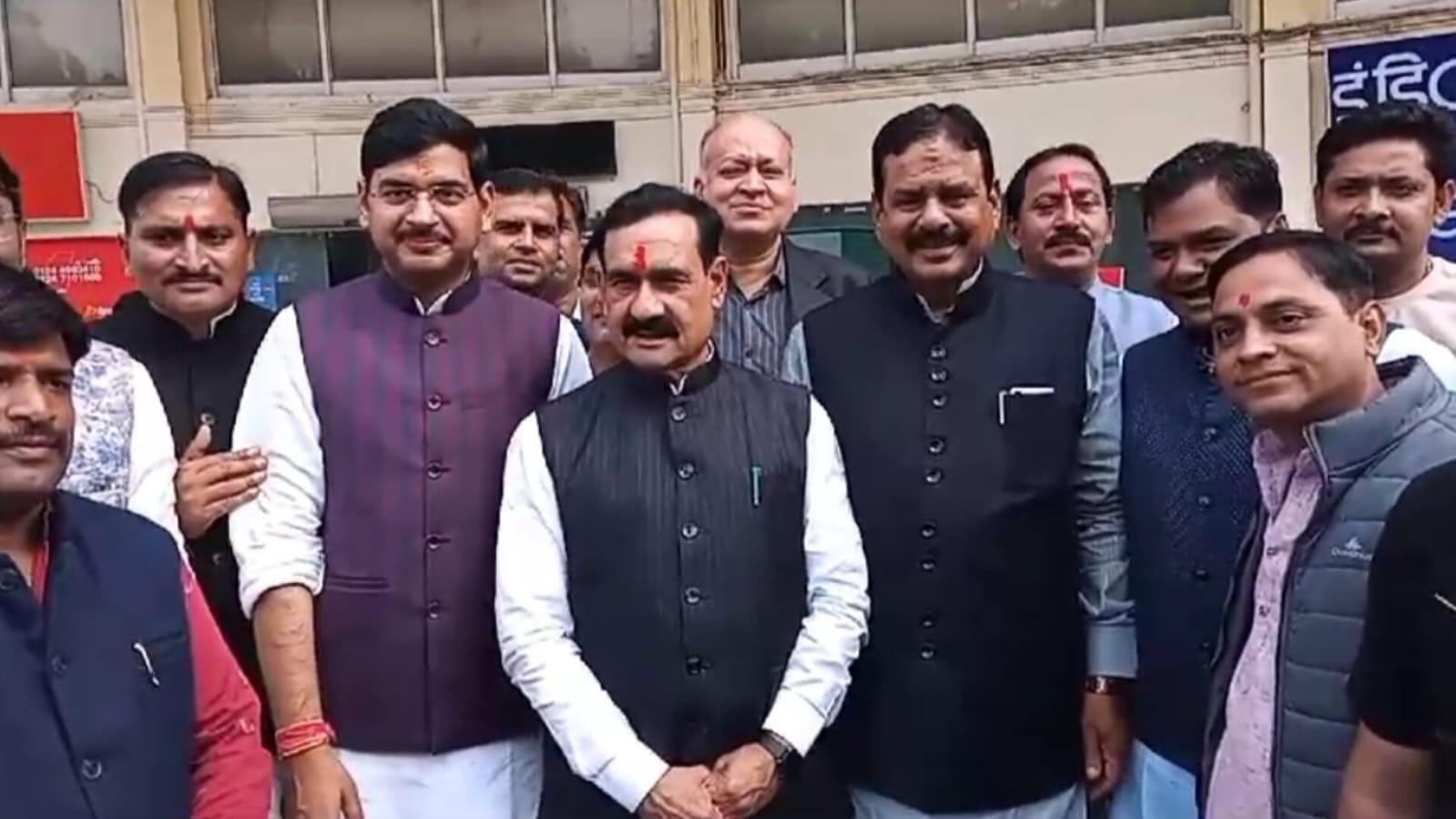जेपी नड्डा पीताम्बरा माई और शनिदेव के दर्शन कर दिल्ली लौटे, मुख्यमंत्री बनने के सवाल पर नरोत्तम मिश्रा ने कह दी ये बड़ी बात