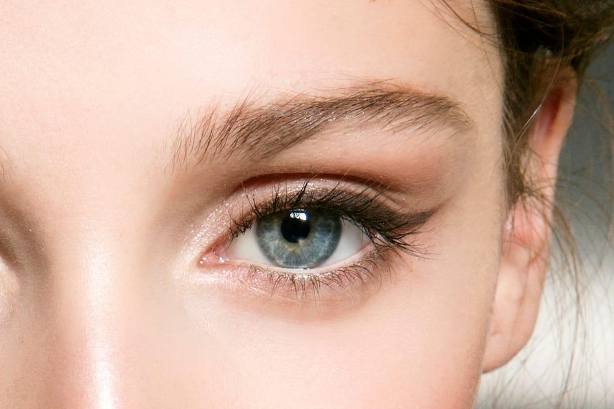 इस तरह से अप्लाई करें आईलाइनर, बड़ी और खूबसूरत दिखने लगेंगी छोटी आंखें