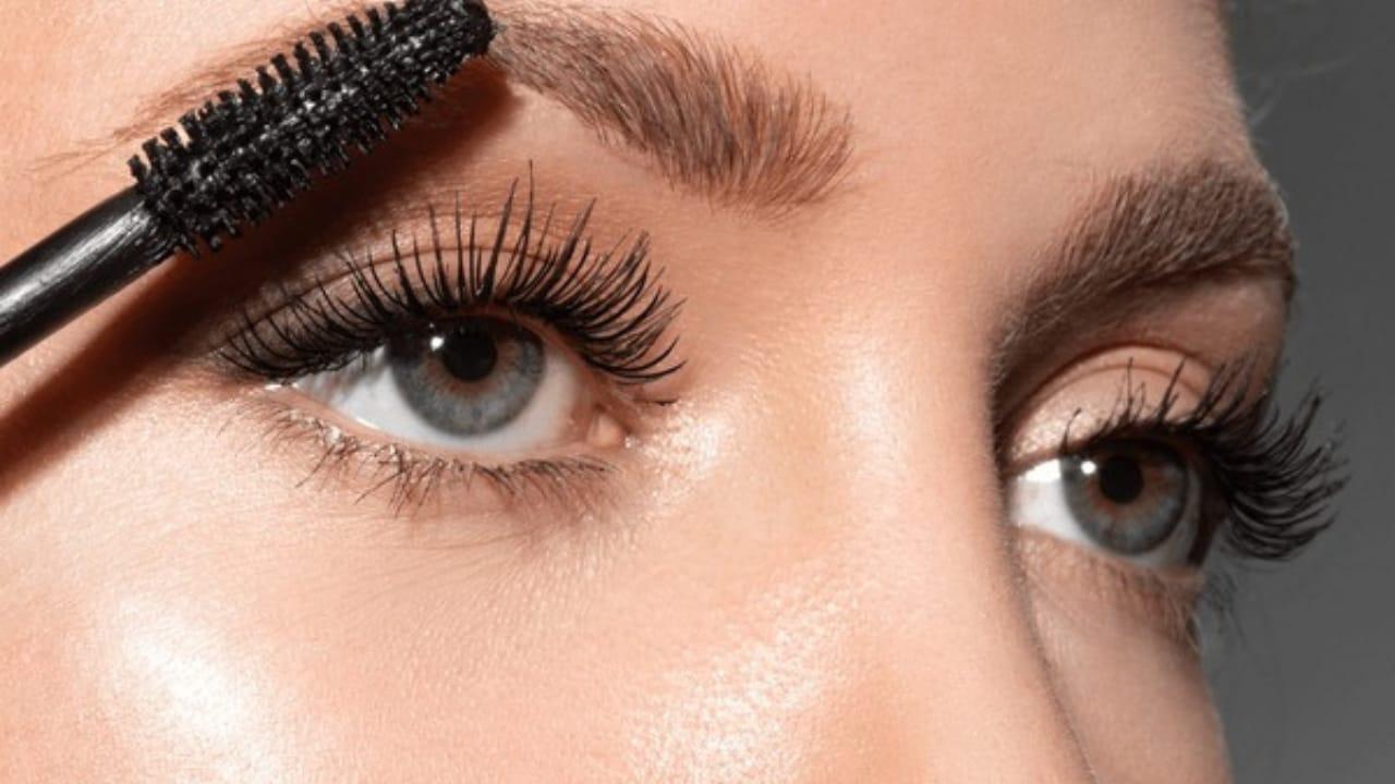 Makeup Tips: पहली बार कर रही हैं आई मेकअप, ये 5 आसान स्टेप्स देंगे परफेक्ट लुक