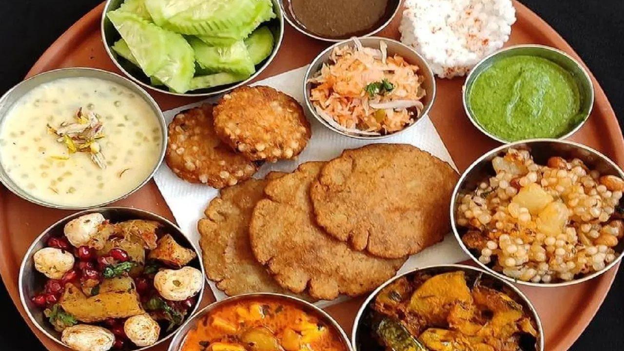 भारत के इन स्थानों पर निभाई जाती है अनोखी परंपरा, पत्नी अपने को पति को पैर से परोसती हैं भोजन, जानें रहस्य