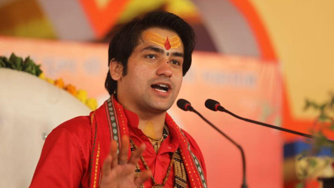 NCERT पाठ्क्रम विवाद पर बोले धीरेंद्र शास्त्री, रीना ने अमर या आकाश को क्यों नहीं लिखी चिट्ठी, अहमद ही क्यों? 