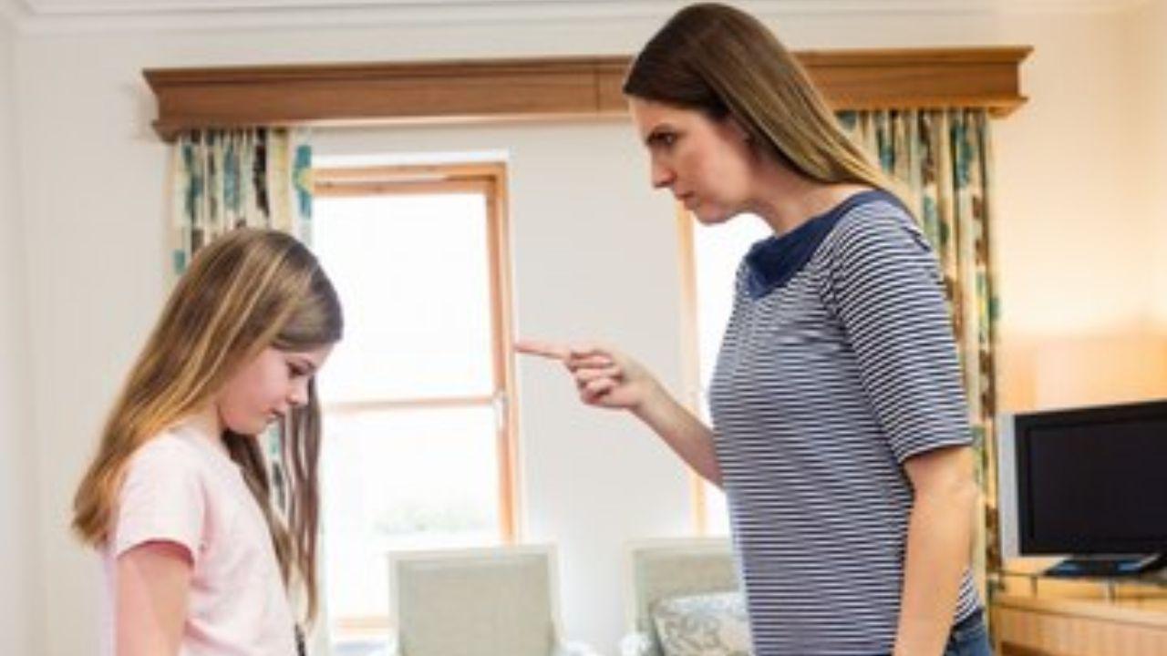 बच्चों को आज़ादी देना भी है जरुरी, सख्त पेरेंटिंग से बिगड़ सकता है भविष्य