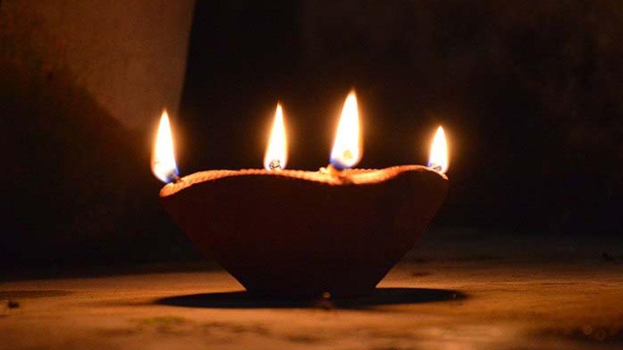 Hindu Belief: घर पर कब और कैसे जलाना चाहिए चौमुखी दीपक? जानें इसका महत्व