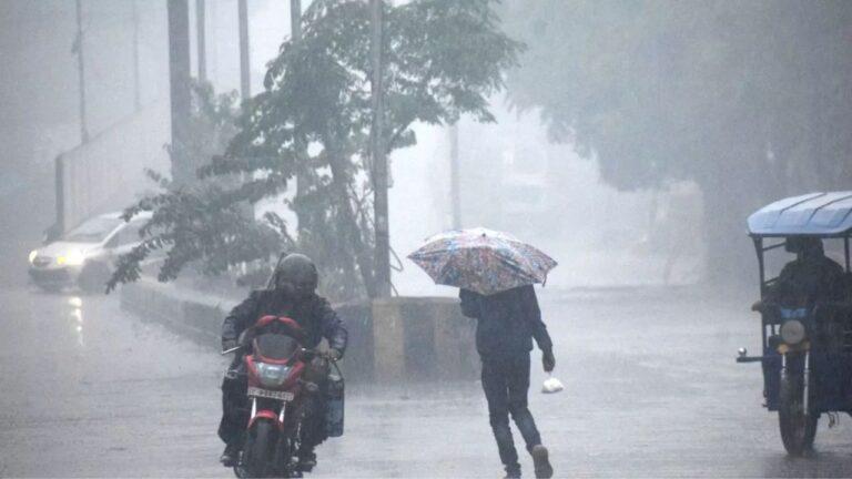 UP Weather : छाए रहेंगे बादल, आज 40 जिलों में बारिश की चेतावनी, तेज रफ्तार से चलेगी आंधी, जानें पूरे हफ्ते के मौसम का हाल