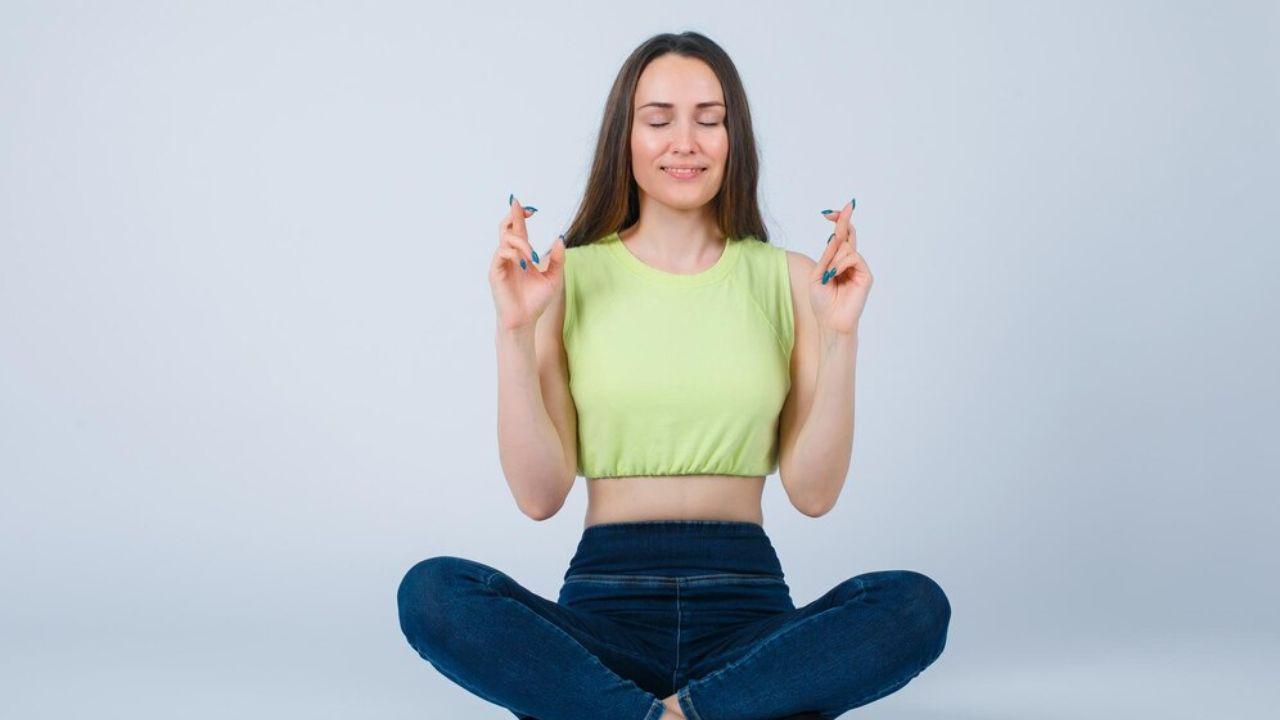 Mind Detox Mudra: चिंता और तनाव ने कर दिया है हाल बेहाल, रोज 2 मिनट करें ये मुद्राएं, मन रहेगा शांत