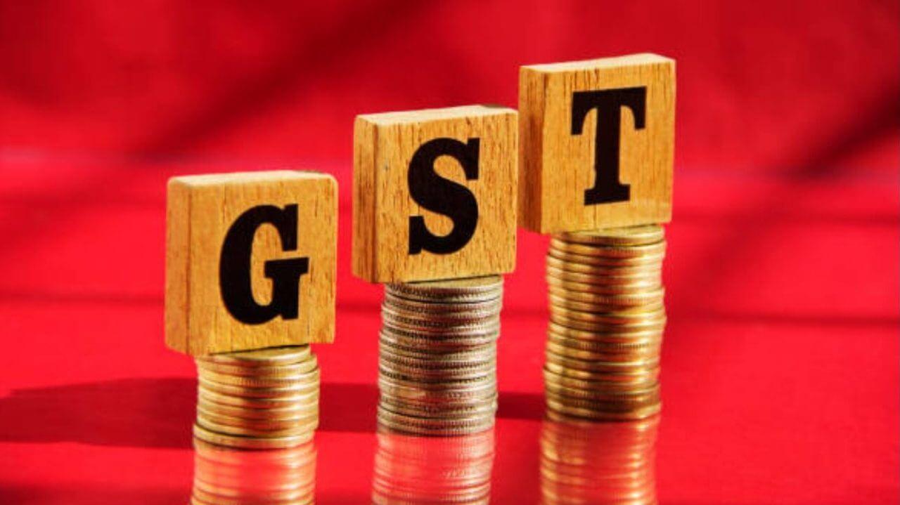 केंद्र सरकार जीएसटी स्लैब में कर सकती है बदलाव, जानें कि क्या सस्ता होगा और क्या महंगा