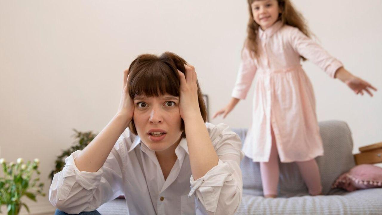 पेरेंटिंग स्ट्रेस से कैसे बचें, ये ट्रिक्स देंगे आपको शांति और संतुलन