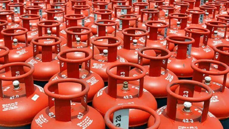 LPG गैस को लेकर घबराने की जरूरत नहीं, डिलीवरी में देरी हो तो ऐसे करें शिकायत
