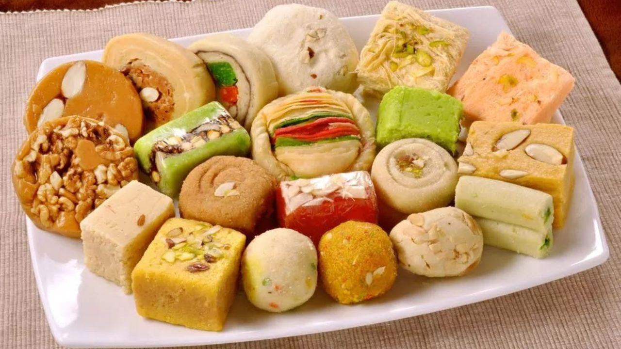 Dream Astrology: सपने में मिठाई का दिखना शुभ है या अशुभ, जानें यहां