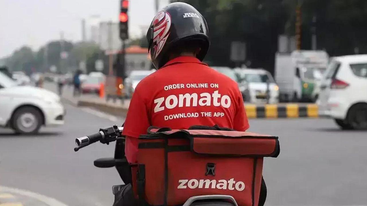 Zomato से खाना मंगवाना हुआ महंगा, कंपनी ने बढ़ाई प्लेटफॉर्म फीस, जानें अब हर ऑर्डर पर कितना देना होगा अतिरिक्त शुल्क