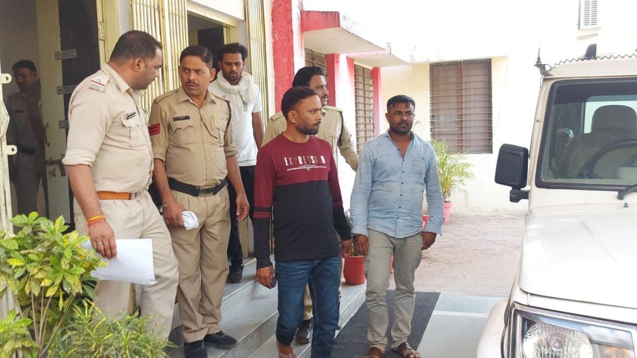Balaghat पुलिस ने की कार्रवाई, सवा लाख रूपए के गांजे के साथ डोंगरमाली सरपंच और साथी गिरफ्तार