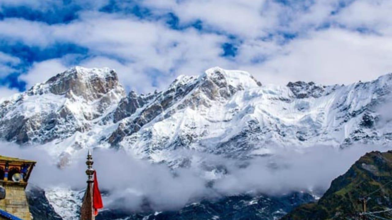 Tourist Destinations: गर्मियों में इन तीर्थस्थलों की करें सैर, मजेदार बन जाएंगी छुट्टियां