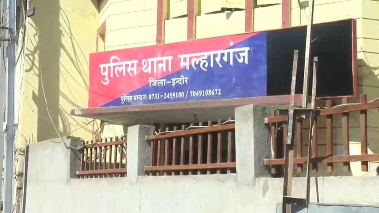 इंदौर पुलिस ने 50 पैसे का फरार इनामी आरोपी को किया गिरफ्तार, जाँच में जुटी पुलिस