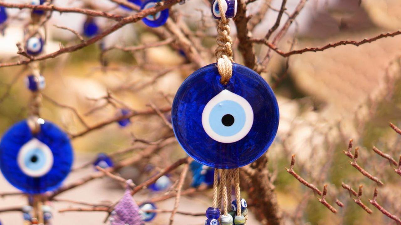 Buri Nazar Ke Upay: बुरी नजर से बचने के लिए अपनाएं ये 7 टिप्स, हर समस्याओं से मिलेगा छुटकारा