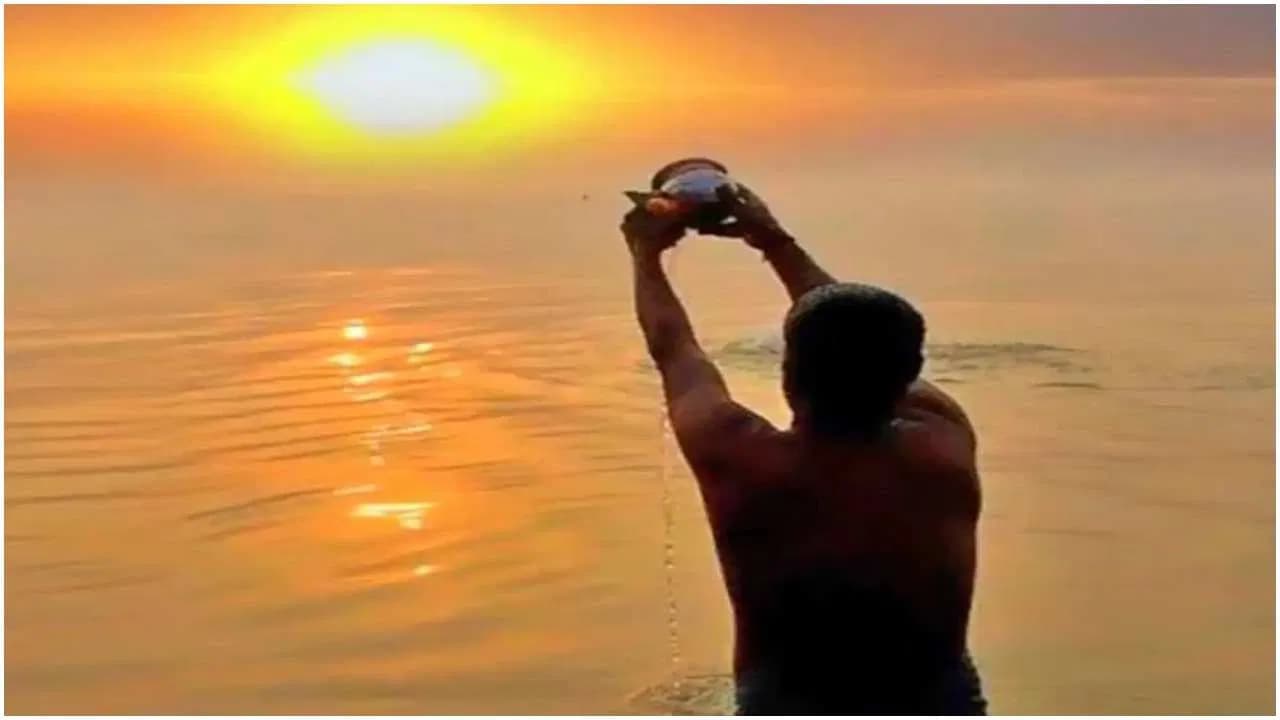 रविवार के दिन विधि-विधान से करें सूर्य देव की पूजा, करियर और पारिवारिक जीवन में मिलेगी सफलता