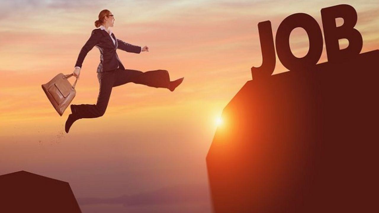 करियर में सफलता के लिए अपनाएं ये Vastu Tips, नौकरी में आएगी स्थिरता