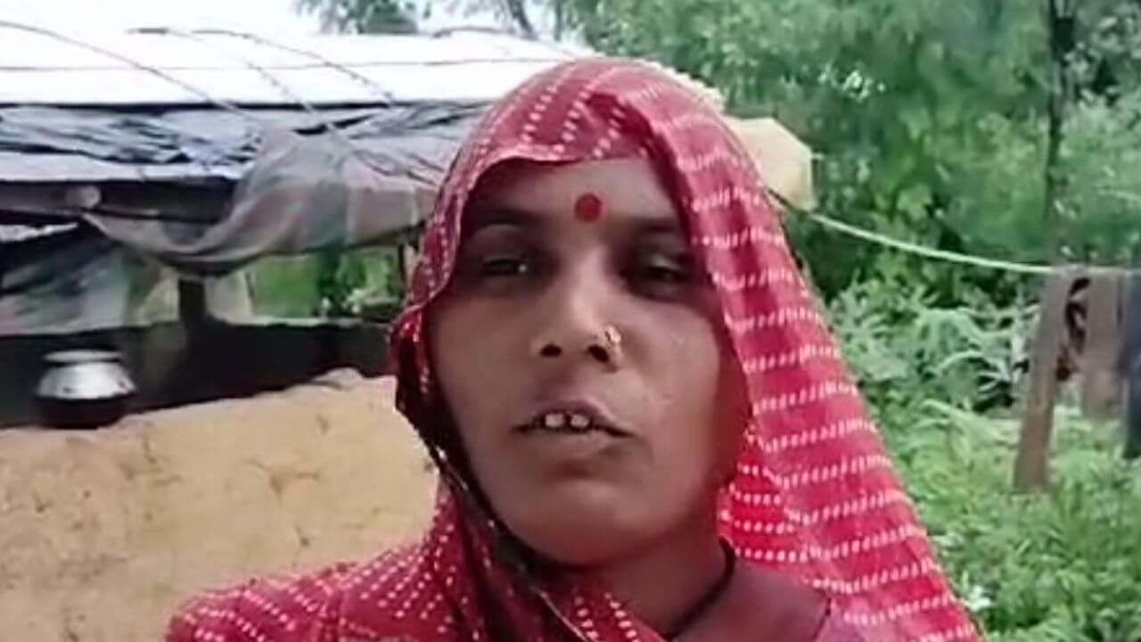 उमरिया में जीवित महिला को बताया मृत, सरपंच-सचिव ने हड़पी सरकारी योजना की राशि