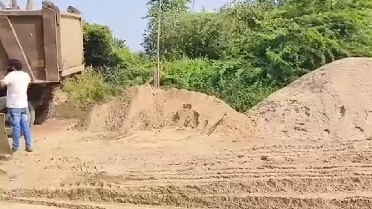 नीमच में अवैध रेत कारोबार पर खनिज विभाग का बड़ा एक्शन, 6 डंपर सहित 3 ट्रैक्टर ट्रॉली जब्त
