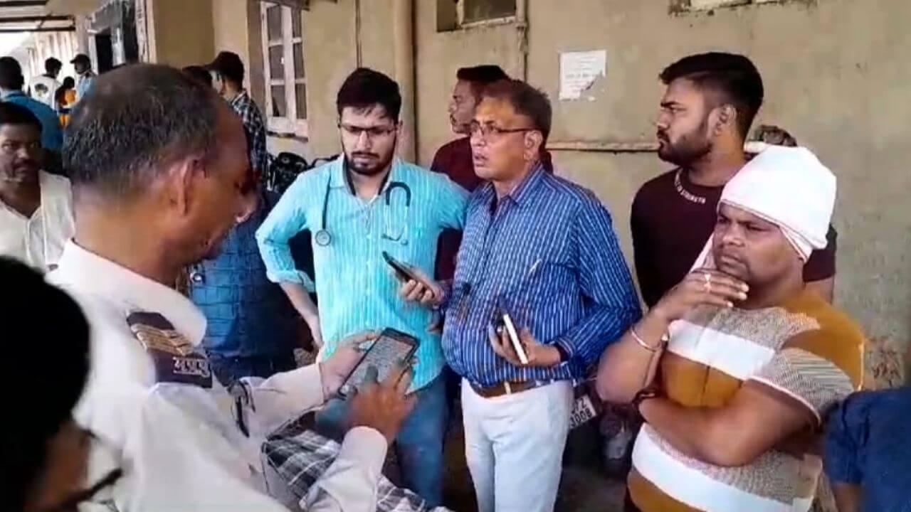 शासकीय कन्या छात्रावास में दो बहनों को सांप ने काटा, एक की मौत, दूसरी वेंटिलेटर पर, परिजनों ने लगाये स्टाफ पर लापरवाही के आरोप