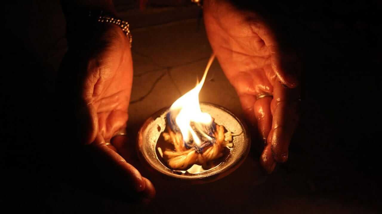 सर्व पितृ अमावस्या 2024 में पितरों को प्रसन्न करने के लिए कितने दीये जलाना है जरूरी, जानें