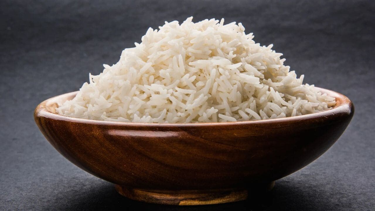 क्या रात में चावल खाना सही है? जानिए खाने का सही समय