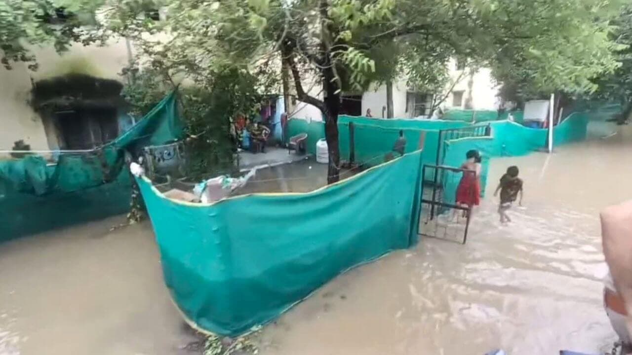 नीमच में बारिश का कहर, पुलिस लाइन लबालब, घरों में कैद परिवार, SDERF तैनात    