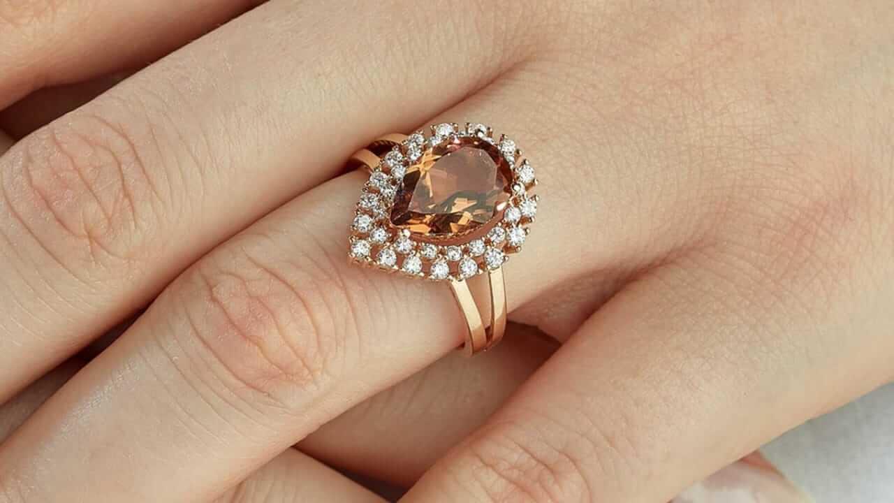 गुरु की स्थिति मजबूत करता है चमत्कारी पुखराज, जानें धारण करने के नियम और फायदे