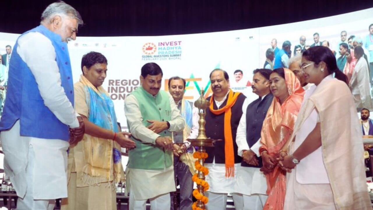 सीएम डॉ. मोहन यादव ने किया रीवा रीजनल इंडस्ट्री कॉन्क्लेव का शुभारंभ, CS अनुराग जैन ने कहा ‘बड़े उद्योगों के साथ MSME हमारी प्राथमिकता’