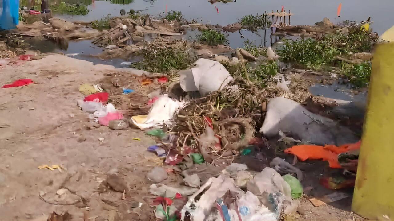 धार्मिक आस्था का केंद्र फुटेरा तालाब नही हुआ साफ, लोगों ने जताई नाराजगी