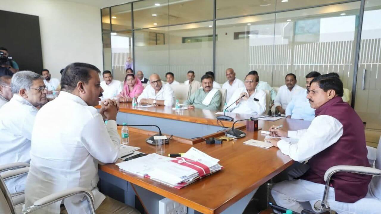 नेता प्रतिपक्ष उमंग सिंघार ने सीएम डॉ मोहन यादव से की मुलाक़ात, फसलों के मुआवजे से लेकर कांग्रेस कार्यकर्ताओं के लिए की ये मांग