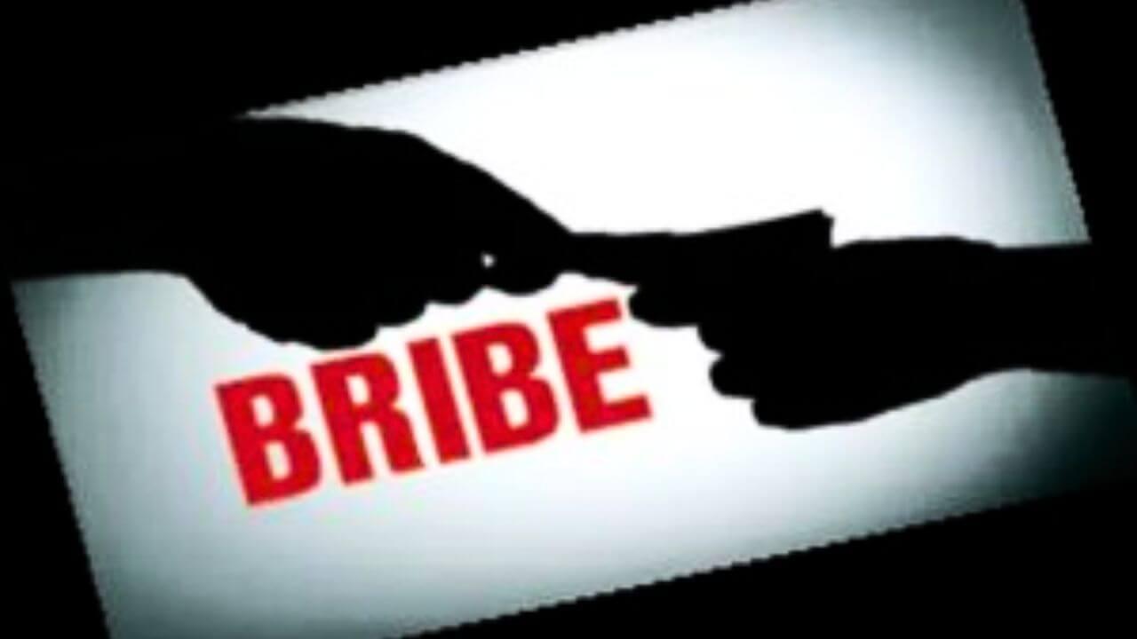 ACB की बड़ी कार्रवाई, कार में 1.50 लाख रुपये की रिश्वत लेते 2 पुलिसकर्मी रंगे हाथ गिरफ्तार