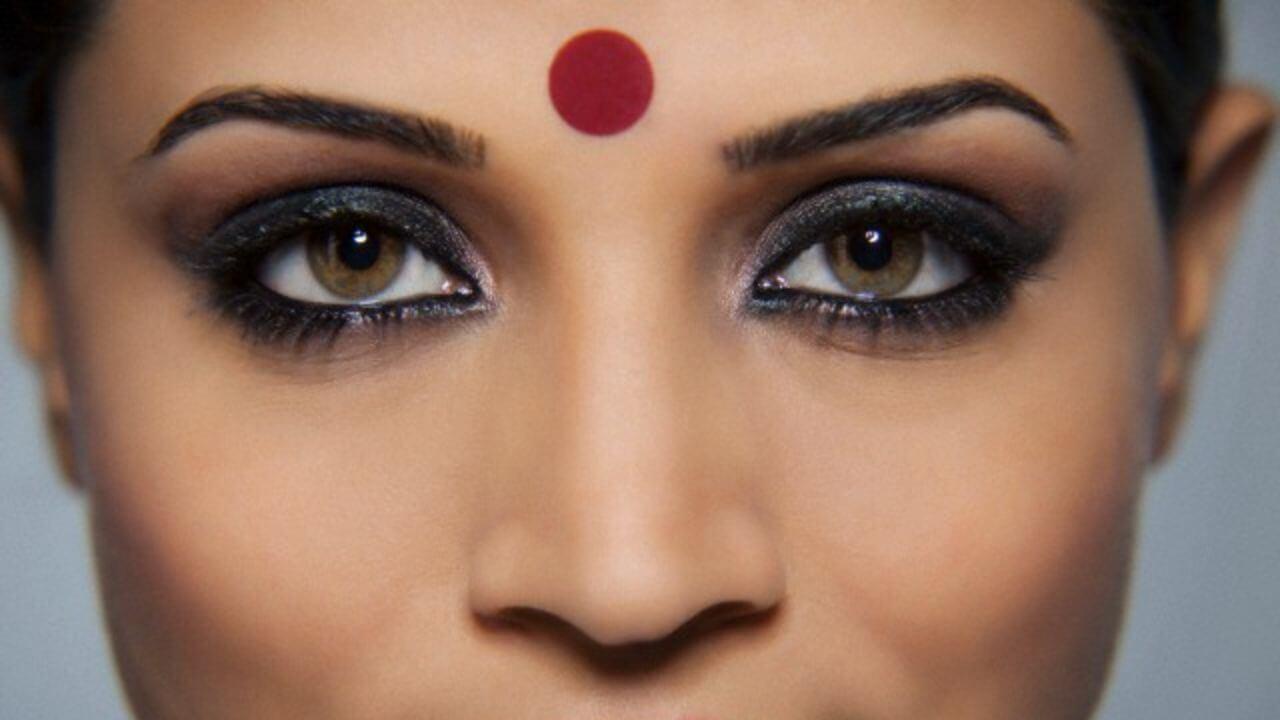 एक छोटी सी बिंदी से दूर होता है तनाव, जानें कैसे पाएं मानसिक शांति