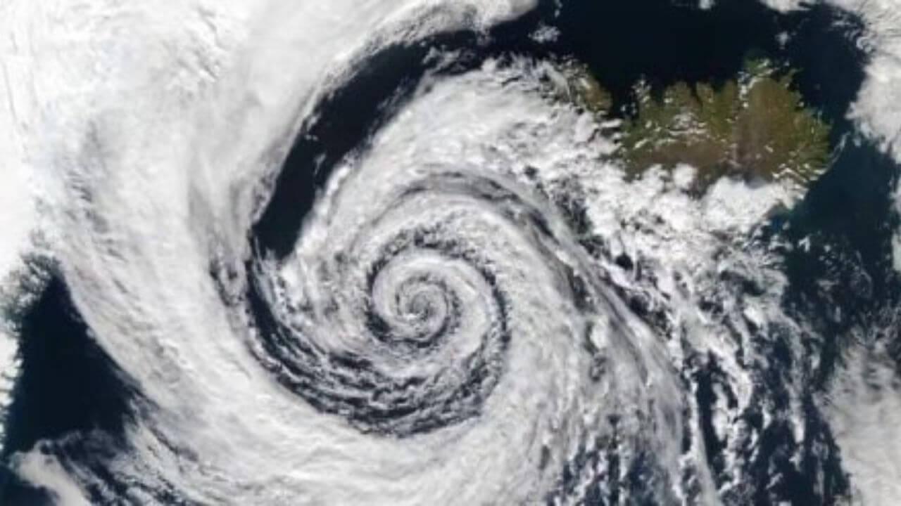 24 अक्टूबर को ओडिशा और पश्चिम बंगाल तट से टकरा सकता है Cyclone Dana, 200 ट्रेन कैंसिल, जानें कहां से मिला नाम