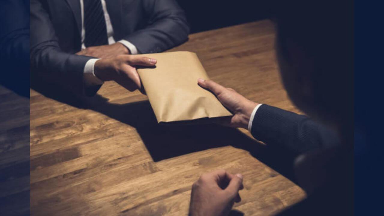 जमीन का नामान्तरण करने पटवारी ने ली रिश्वत, लोकायुक्त पुलिस ने रंगे हाथ दबोचा