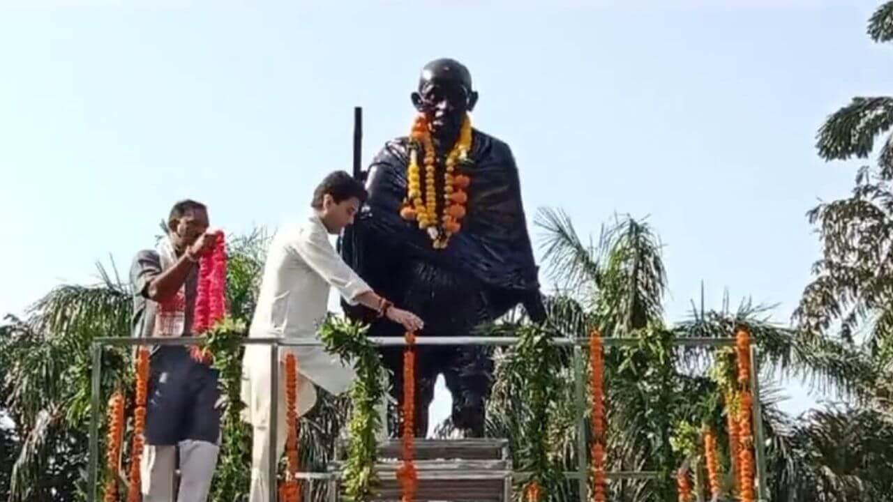 सिंधिया ने महात्मा गांंधी को दी श्रद्धांजलि, बोले- हमें बाहरी के साथ-साथ मानसिक स्वच्छता पर भी ध्यान देने की जरूरत