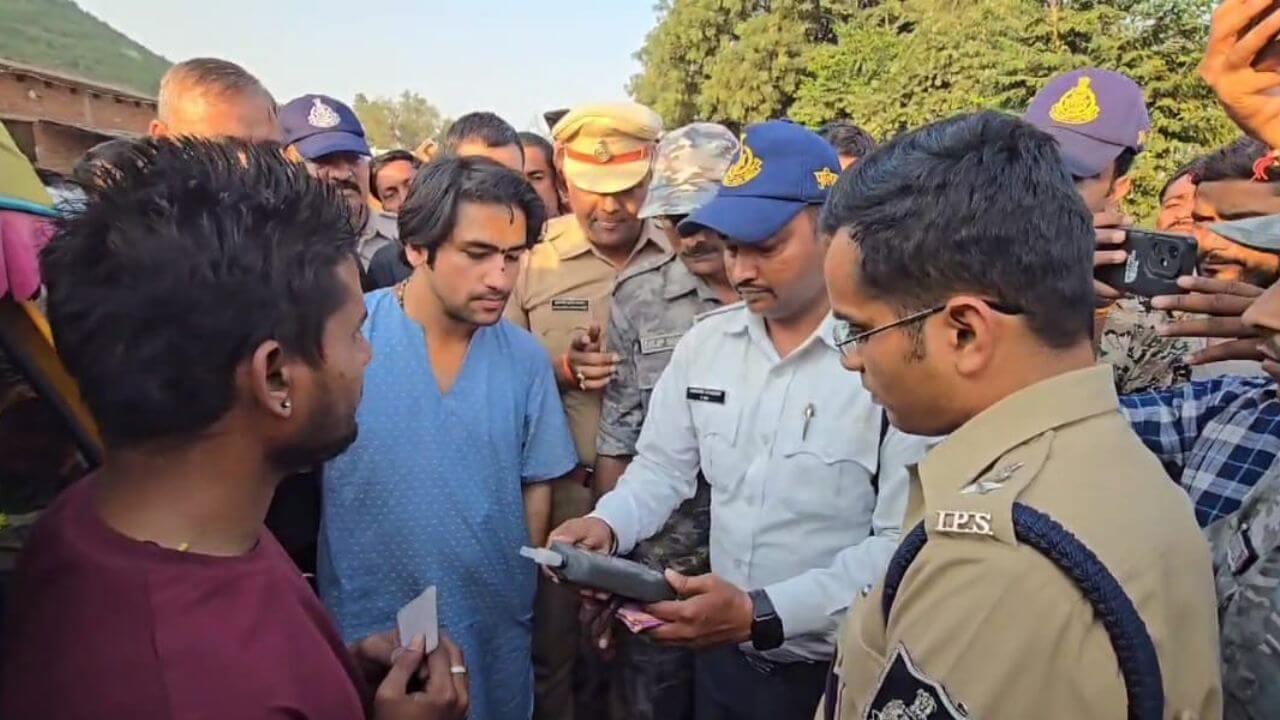 नशे के खिलाफ बागेश्वर महाराज धीरेंद्र शास्त्री सडकों पर, बोले- हिंदू राष्ट्र से पहले हिंदू गाँव बनायेंगे