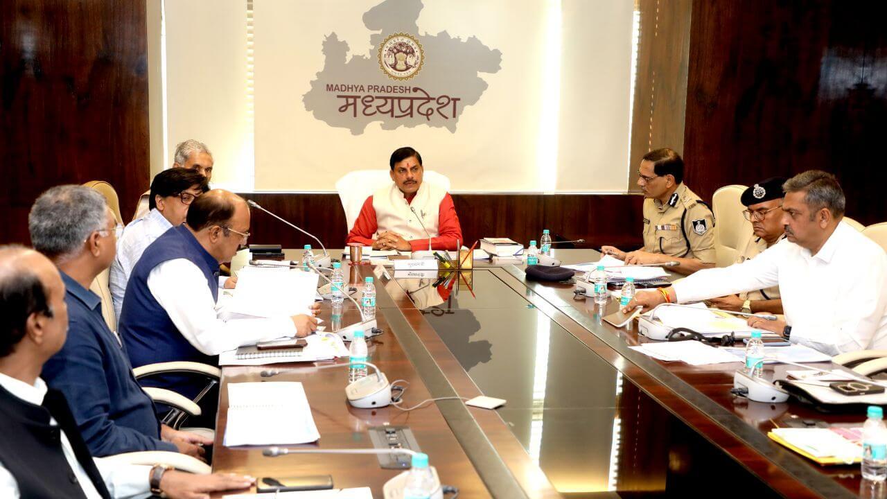MP News : सीएम डॉ मोहन यादव ने की गृह विभाग की समीक्षा, बोले- पुलिस को फ्यूचर रेडी होना होगा