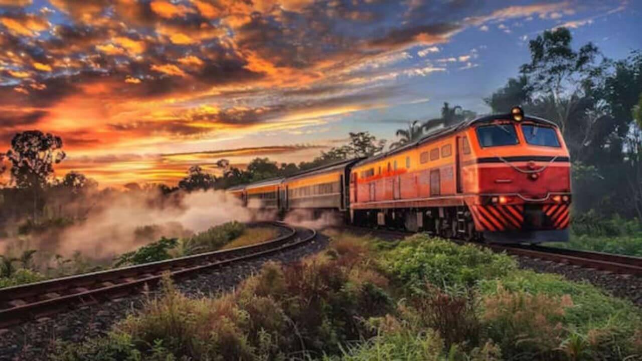 देश की एकमात्र ऐसी ट्रेन जिसमें हाथ के इशारे से मिलती है लिफ्ट, मात्र 13 km करती है सफर