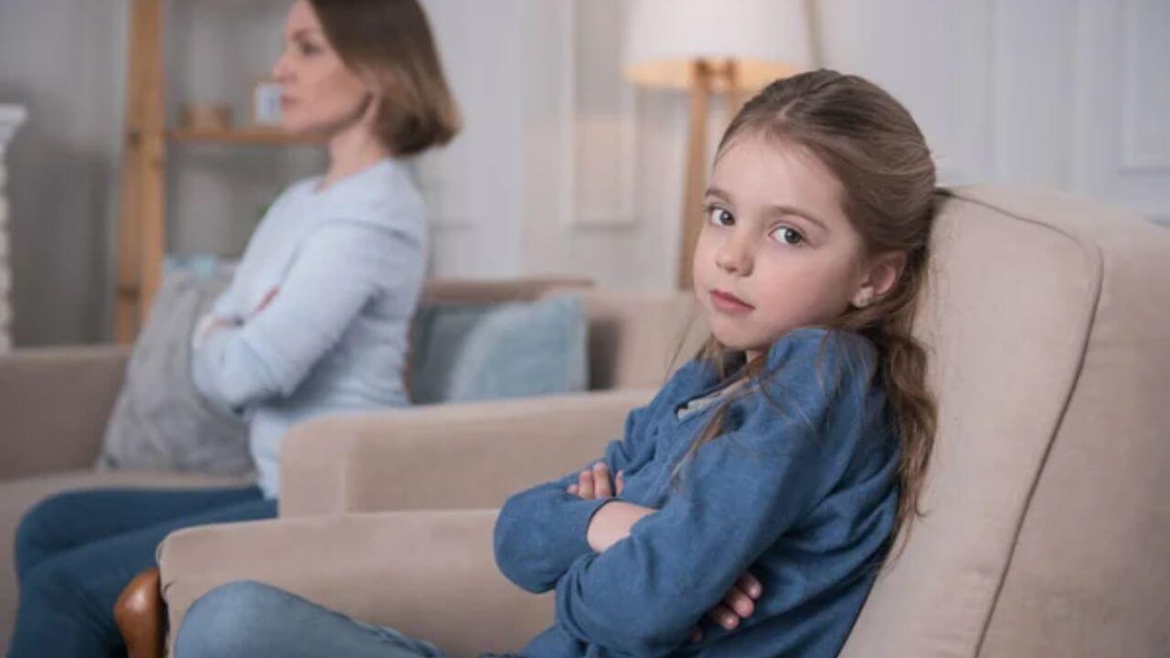 बच्चों के दिल में क्यों घर कर जाती है अपने ही माता-पिता के लिए नाराजगी? जानें कारण