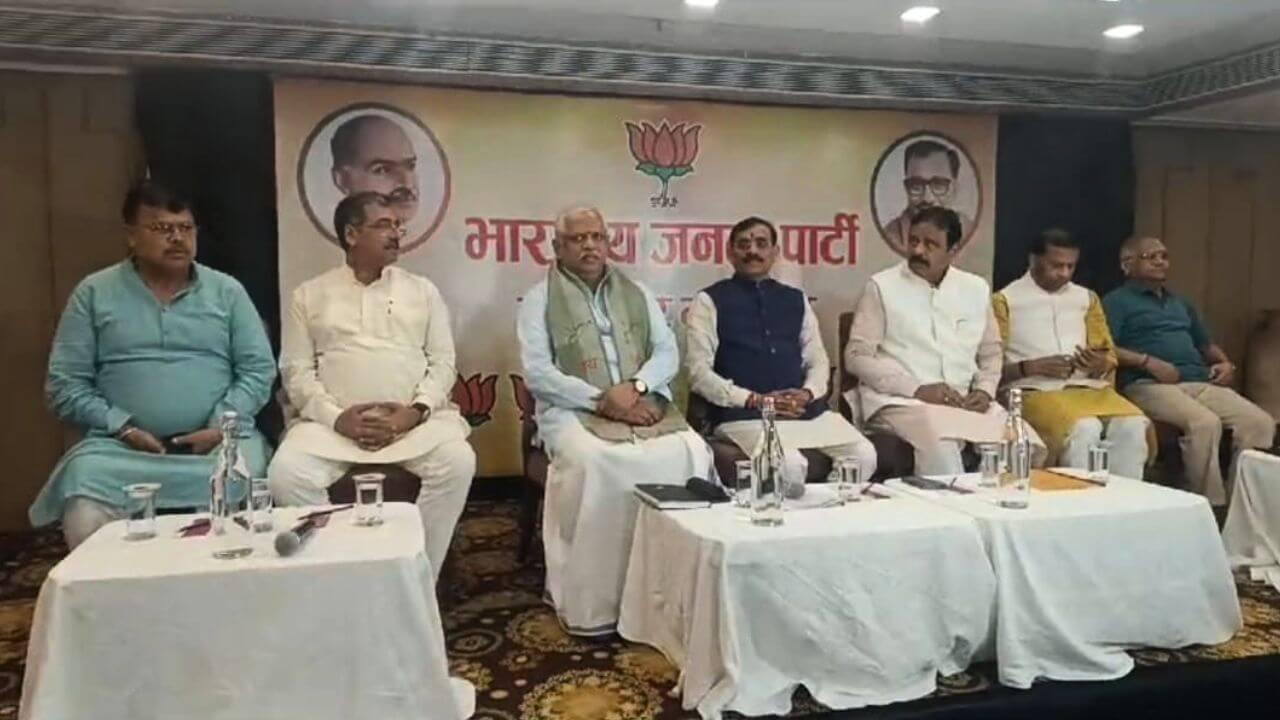 वीडी शर्मा का दावा, विजयपुर और बुधनी उप चुनाव में BJP बनाएगी जीत का इतिहास, दिग्विजय सिंह और कमलनाथ पर साधा निशाना