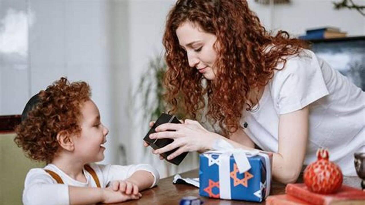 इस बार Children’s Day पर दें बच्चों को ये Gifts, रहेगा पढ़ाई और मस्ती का परफेक्ट कॉम्बिनेशन