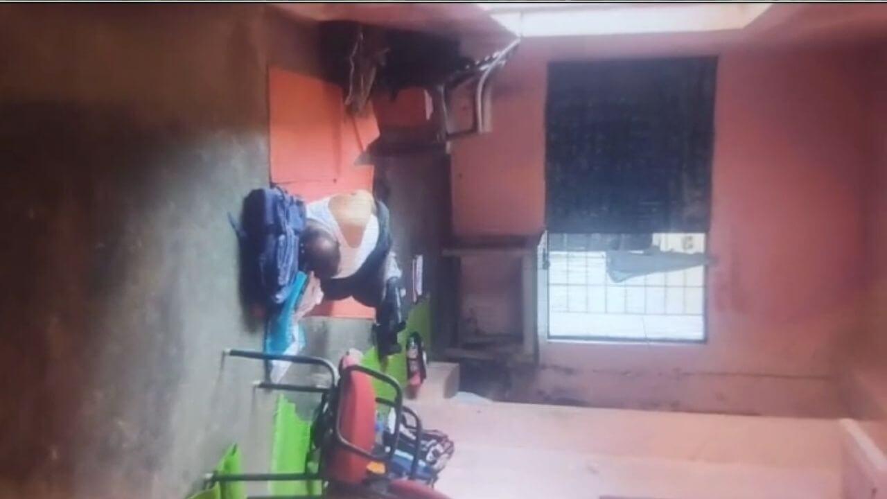 क्लासरूम में छात्रों के बैग को तकिया बनाकर सोते हुए शिक्षक का वीडियो वायरल, बीईओ ने दिए जांच के आदेश