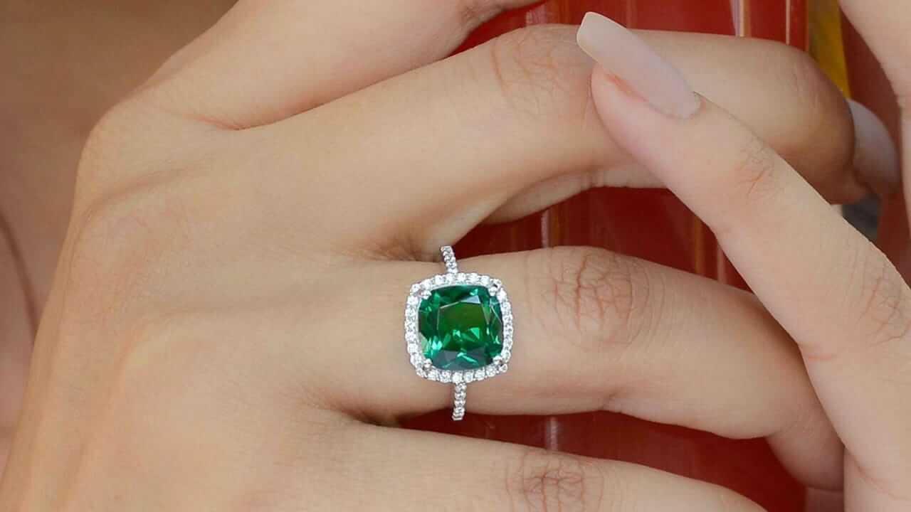 10 दिनों में जीवन बदल देगा हरे रंग का ये रत्न, दिखाएगा गजब के चमत्कार, जानें कैसे करें धारण