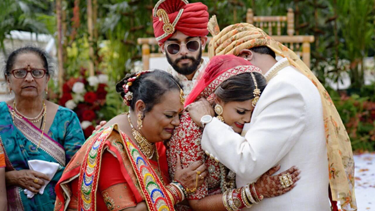 विदाई के दौरान बेटी को भूलकर भी ना दें ये 4 सामान, माना जाता है अपशगुन, जानें शादी के नियम