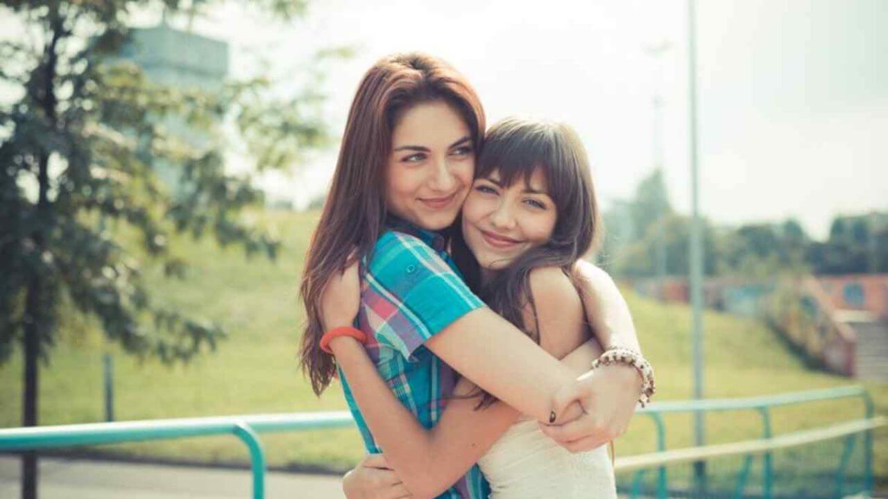 बच्चों से जुड़ी इन बातों पर ज़िद न करें वरना बढ़ेगी दूरी, जानें सही पैरेंटिंग टिप्स