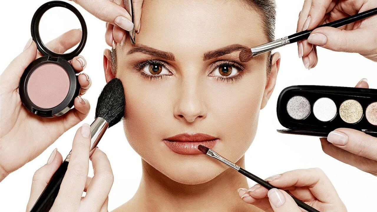 2025 में धूम मचाएंगे ये Makeup Trends, दिखना है खूबसूरत तो जरूर करें ट्राई