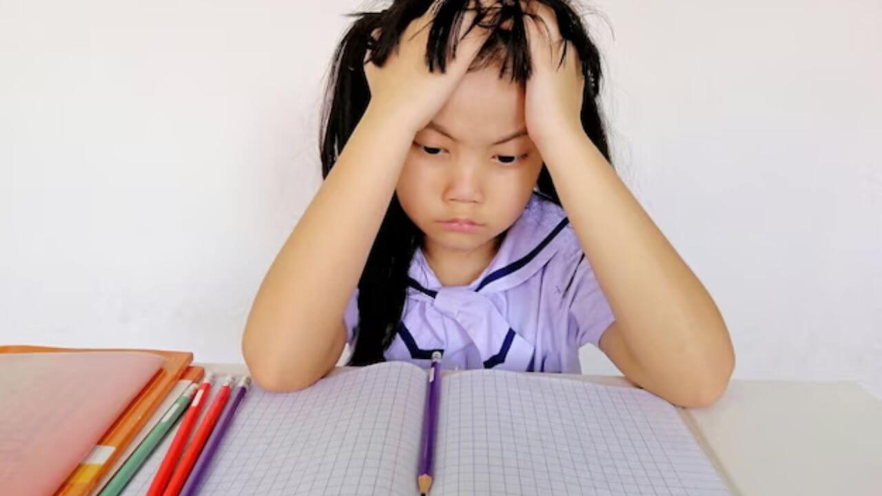 पढ़ाई में फोकस नहीं कर पाता है बच्चा? ये 5 हैरान कर देने वाले टिप्स करेंगे कमाल