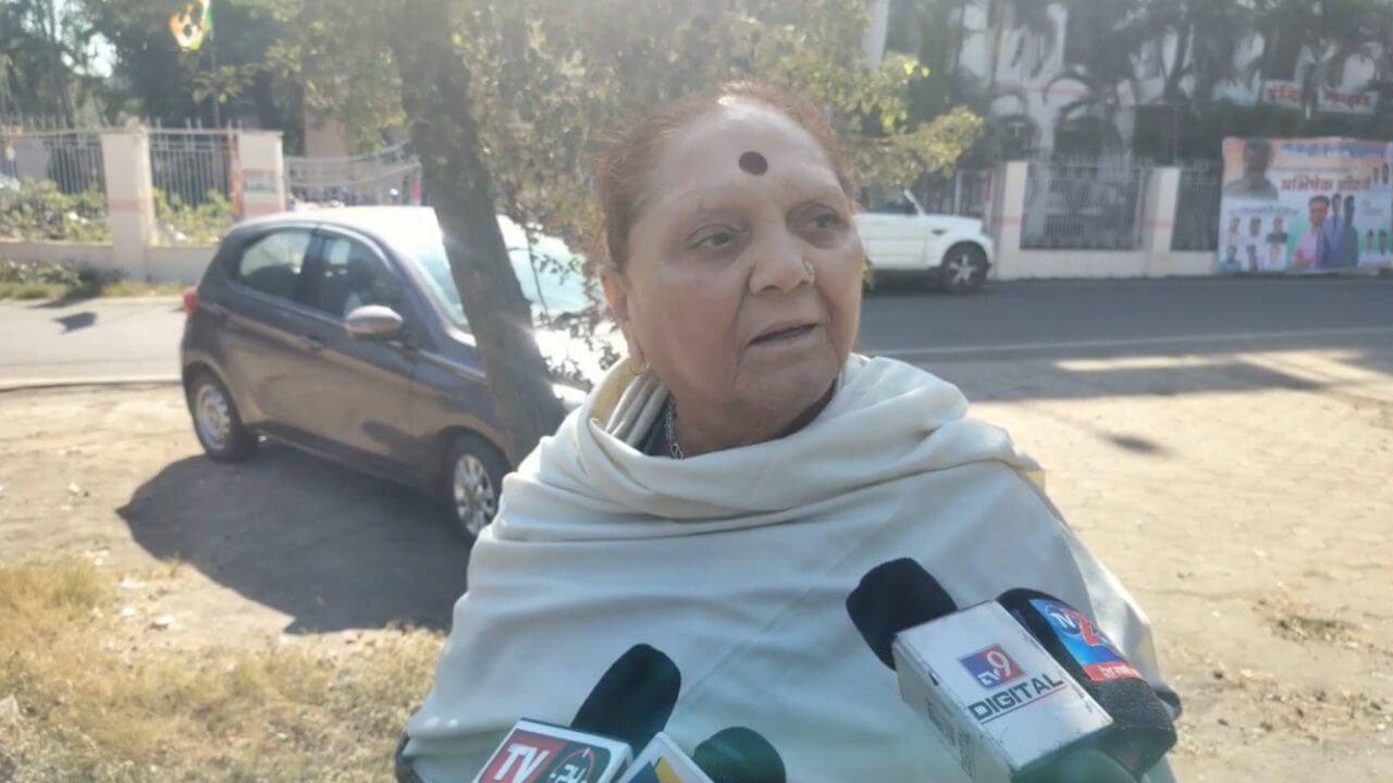 पूर्व विधायक शबनम मौसी कांग्रेस पर भड़कीं, कहा ‘किन्नर समाज का श्राप लगेगा’, जीतू पटवारी के नेतृत्व पर उठाए सवाल