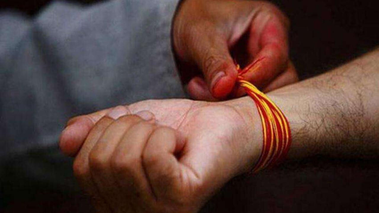 पैसों की तंगी से छुटकारा दिलाएगा कलावे का ये आसान उपाय, बनेंगे धन लाभ के योग